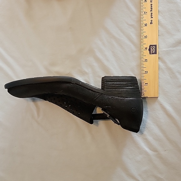 Women's BORN leather size 12 boots - Picture 4 of 8